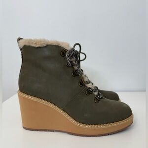 Toms Melrose Olive Leather Lug Sole Wedge Hiker Boot Lace Up Faux Fur Size 7.5